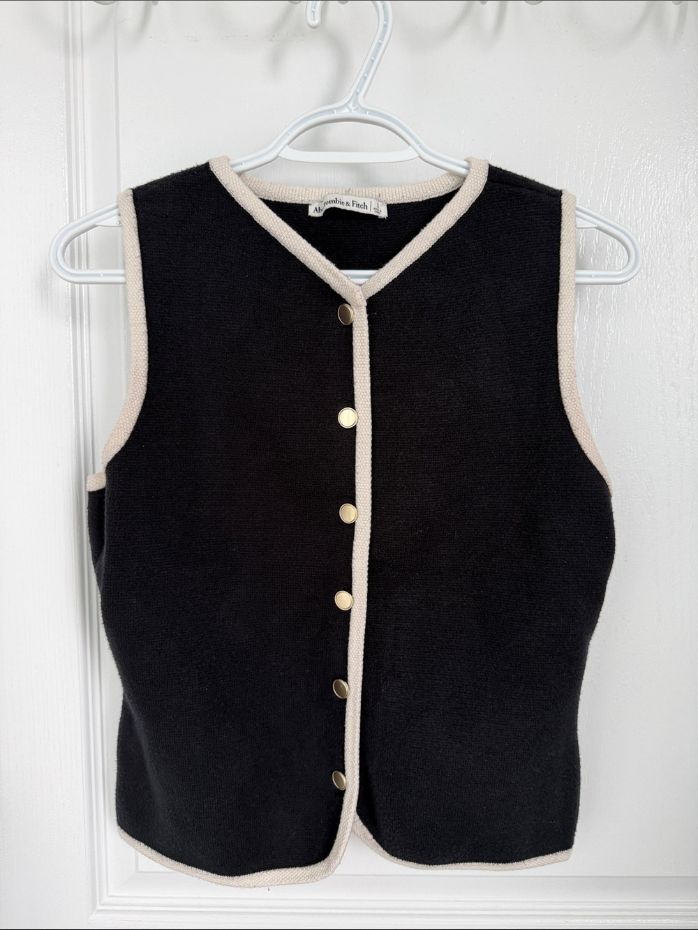 Abercrombie & Fitch V-Neck Sweater Vest in Black & Cream Like New